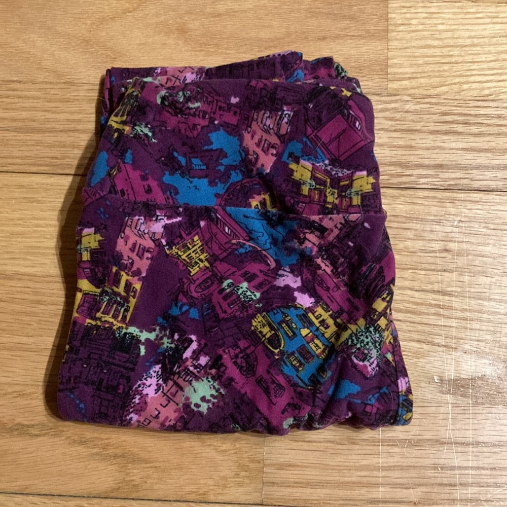 Lularoe Colorful Purple Cityscape Small Leggings